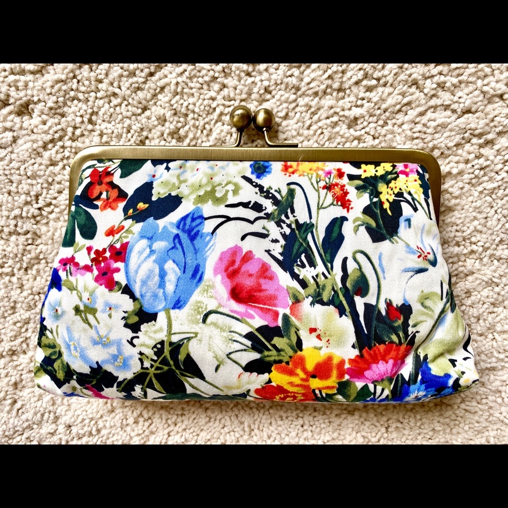 Beautiful Davie & Chiyo Floral Clutch Purse